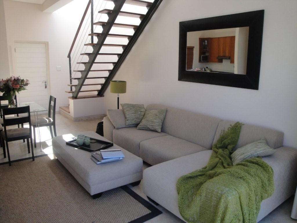 Hill House 2 Bedroom In De Waterkant Cidade Do Cabo